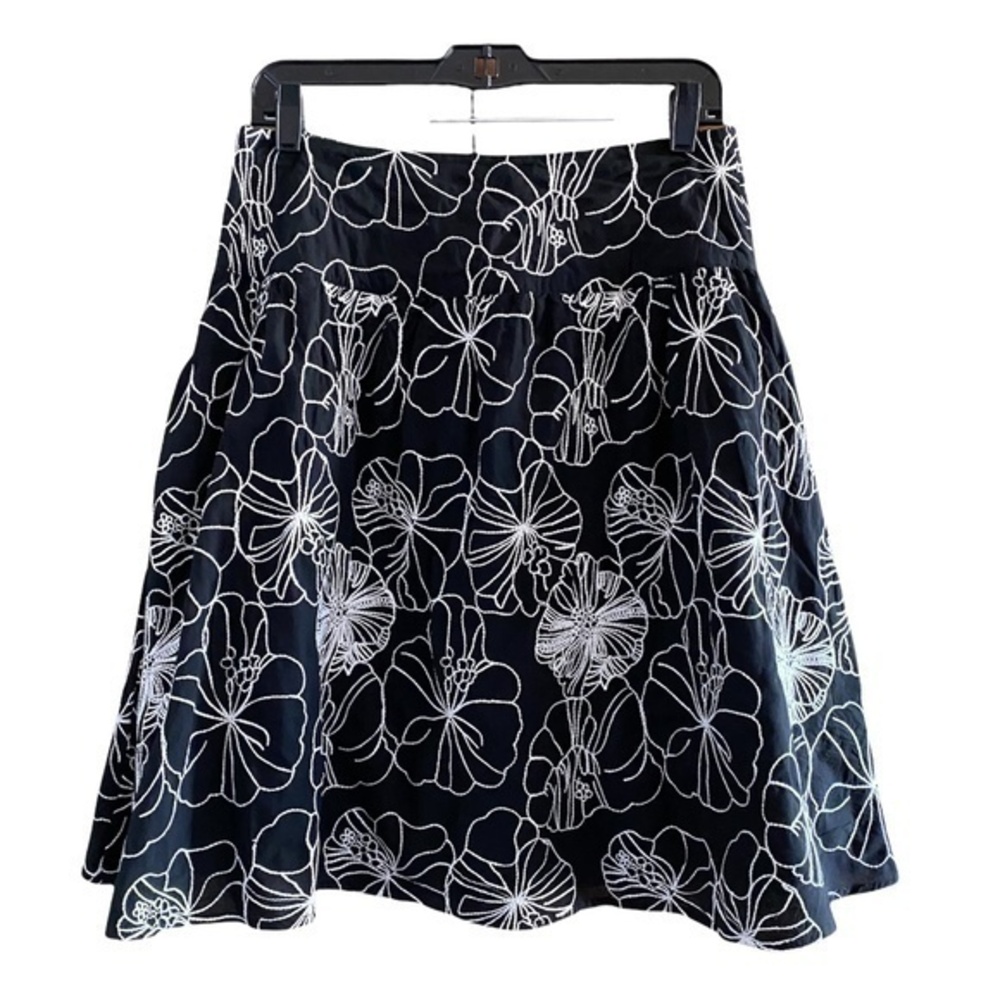 Chico's Black Floral Embroider Skirt Size 1 Medium